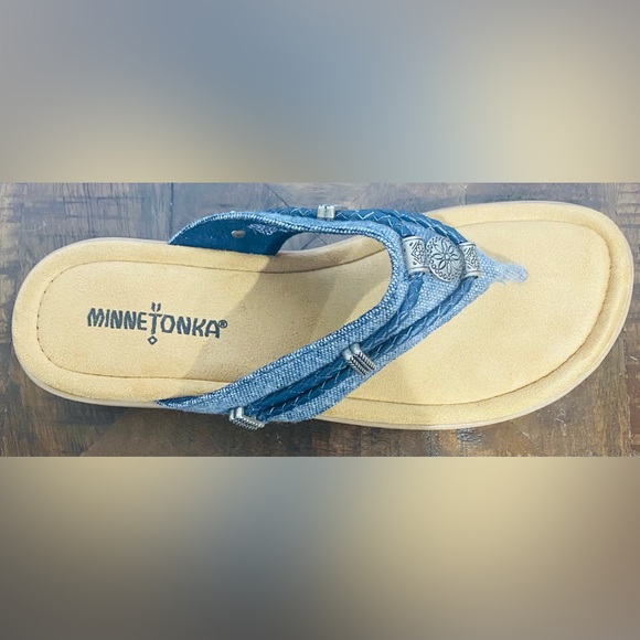 Minnetonka Silverthorne Thong Sandals Slip On Leather Jeweled Padded Foot Blue 7 - Picture 4 of 11